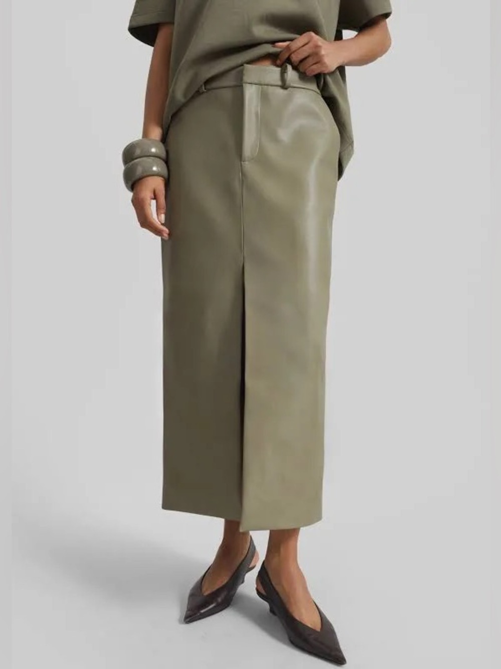 NWT The Frankie Shop Maybelle Faux Leather Maxi Skirt with Front Slit in Olive - Picture 3 of 16